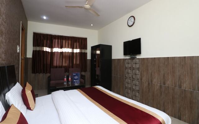 OYO 9848 Hotel Dev Palace