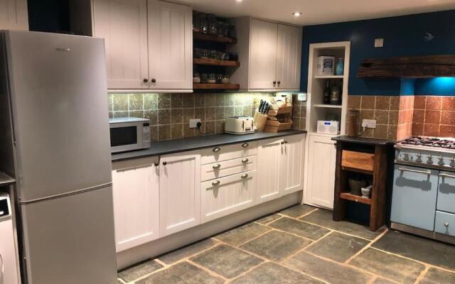 Spacious 4-bed House in Lynton