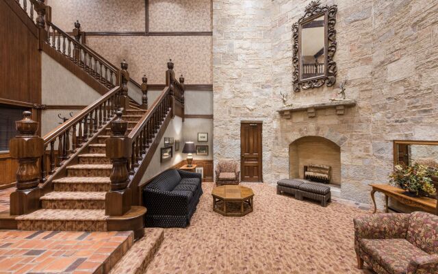 Holiday Inn St. Louis West Six Flags by IHG