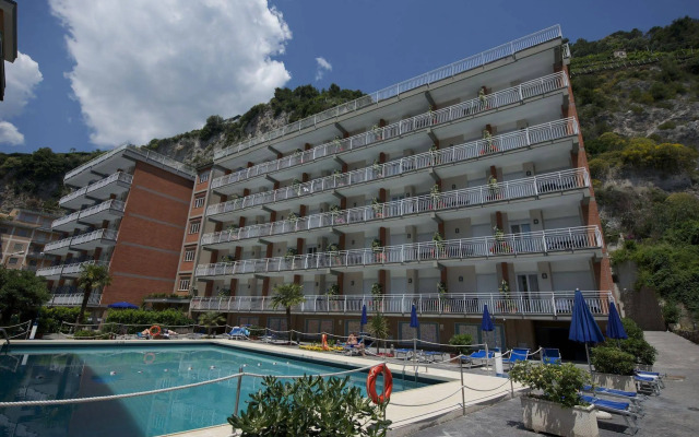 Aparthotel Santa Tecla