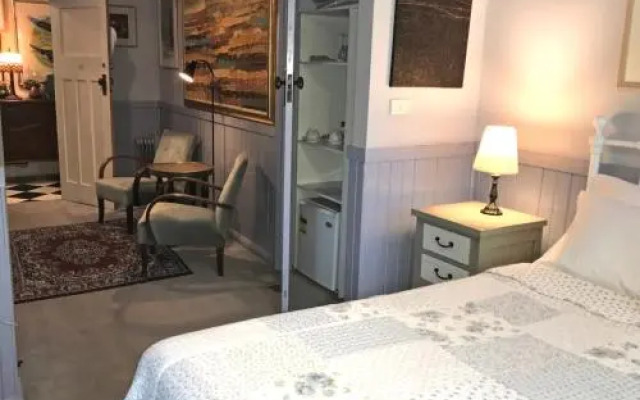 The Chalet Guesthouse And Studio