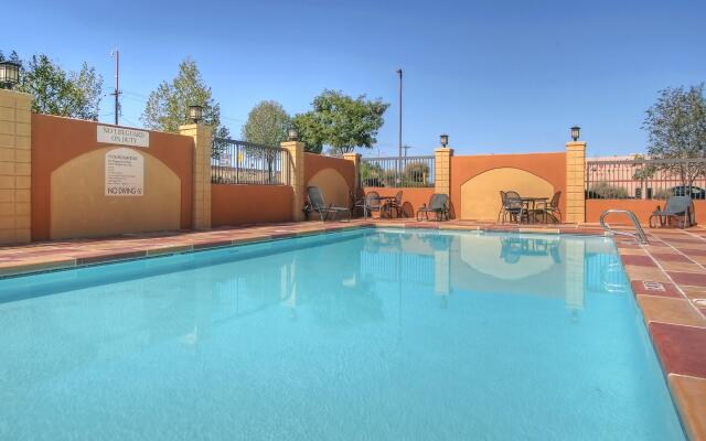 Holiday Inn Express Hotel & Suites Albuquerque Midtown, an IHG Hotel