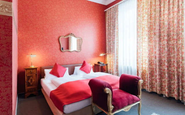 Das Kleine Hotel