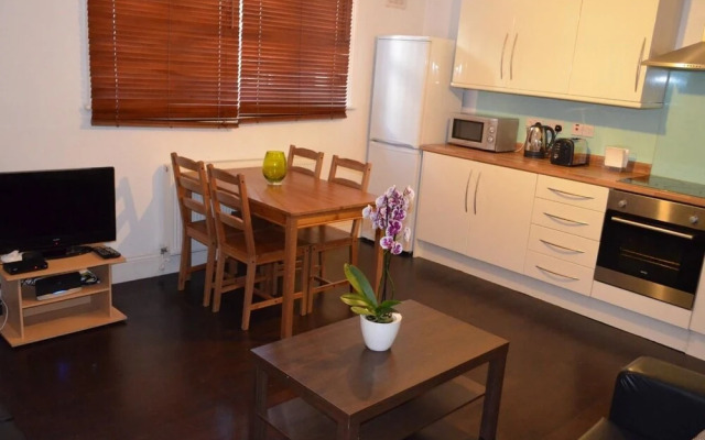 2 Bedrooms En-suite Near Victoria