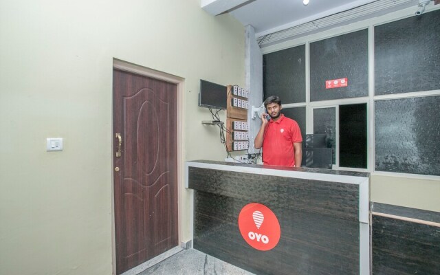 OYO 12840 Sri Guru Residency