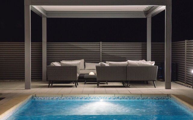 Exotic Villa in Novigrad With Private Swimming Pool