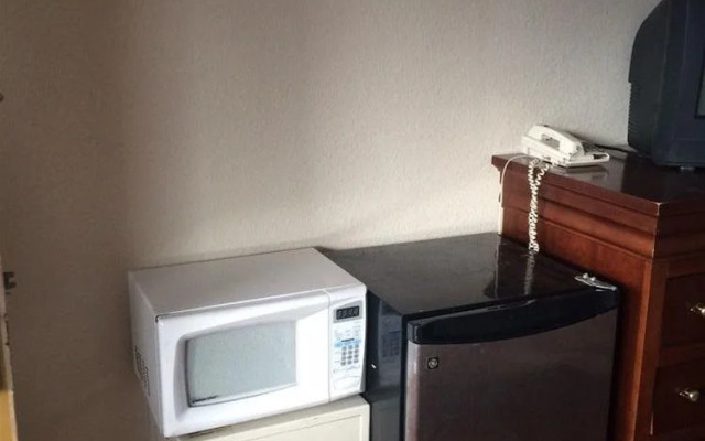 Econo Lodge Near Chippenham Hospital