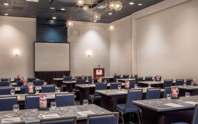 DoubleTree by Hilton Atlanta Windy Hill Ballpark