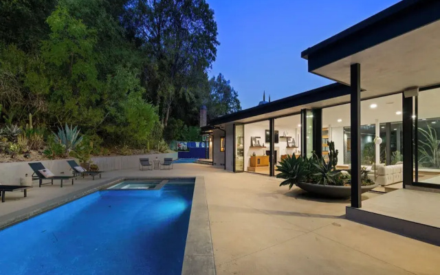 Valea Estate - Secluded Beverly Hills Retreat 1-acre Oasis