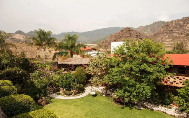 Paradise Hotel Boutique & Lounge