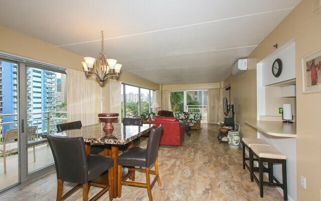 Fully Furnished Ilikai Tower 525 Condo With Free Wifi, Near Best Waikiki Beaches! by RedAwning