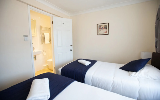 The Corner House Hotel Gatwick
