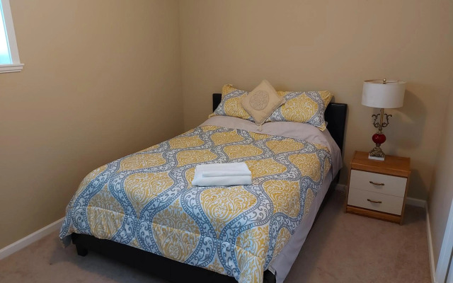 Peaceful and Spacious Lake View