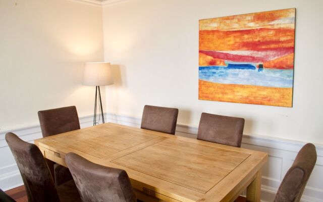 3 Bedroom Central Flat With Castle Views
