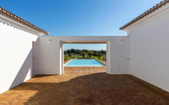 Cenoura-Brava Villas & Suites.