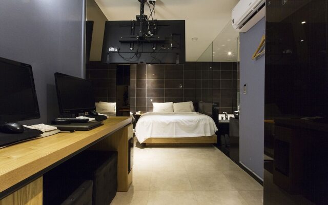 Cookie Hotel
