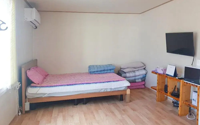 Goseong Jjun Camping Pension