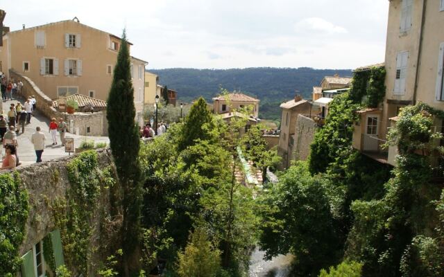 Detached Holiday Home Near the Truffle Capital of Aups, With a Shared Swimming Pool