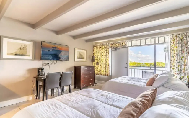 215 Little Harbor Inn