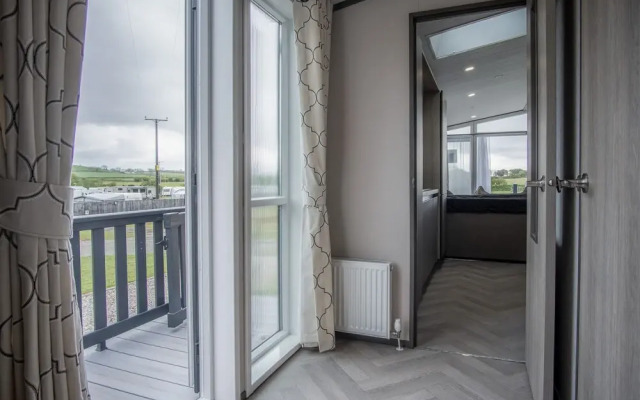 Lakewood Lodge - 2 Bed Lodge - Manorbier