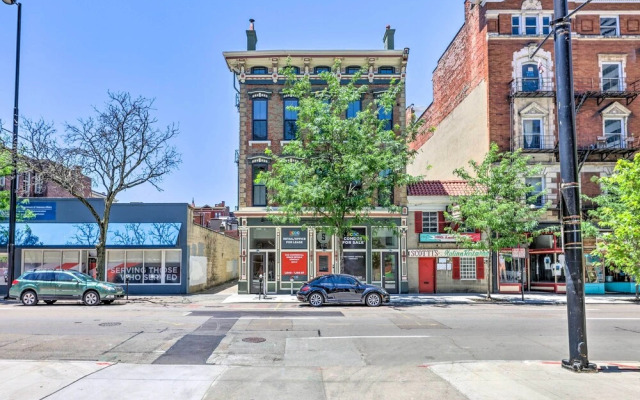 Contemporary Cincinnati Condo - Pets Allowed!