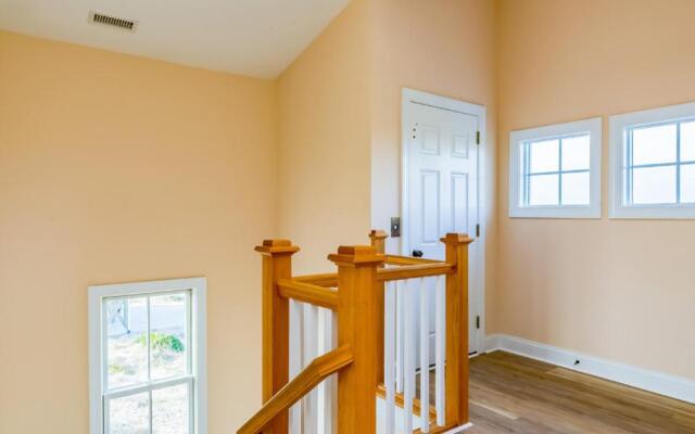 Emerald Breeze by Oak Island Accommodations