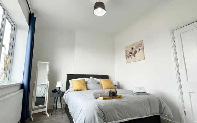 Worksop Newly Refurbished 3-bedroom House