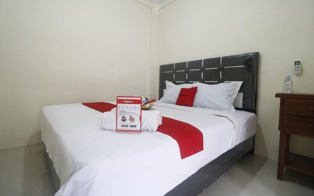 RedDoorz near Plaza Medan Fair – Guest Rooms – Medan