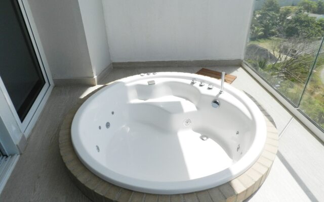 Martinique Delux with Private Hot Tub