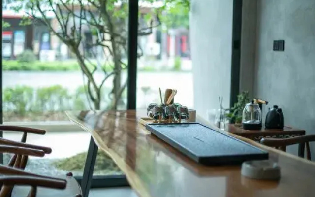 Puding Shiyue Hotel