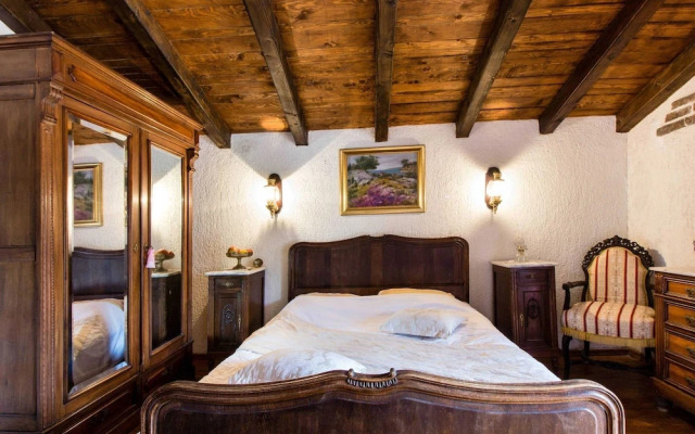 Authentic Dalmatian Hillside Escape With Pool, Sauna & BBQ