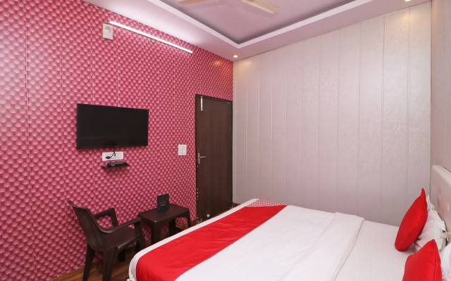 OYO 810741 Hotel Adb