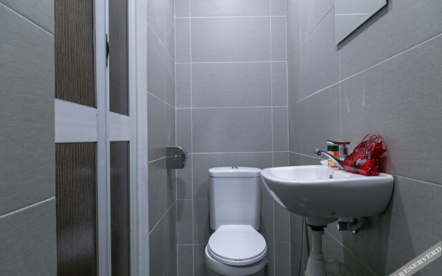 Colour Hotel by OYO Rooms