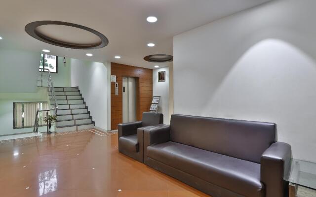 OYO 2430 Hotel Apex