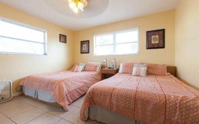 Hollywood Hills 4 Bedrooms 3 Bathrooms Home