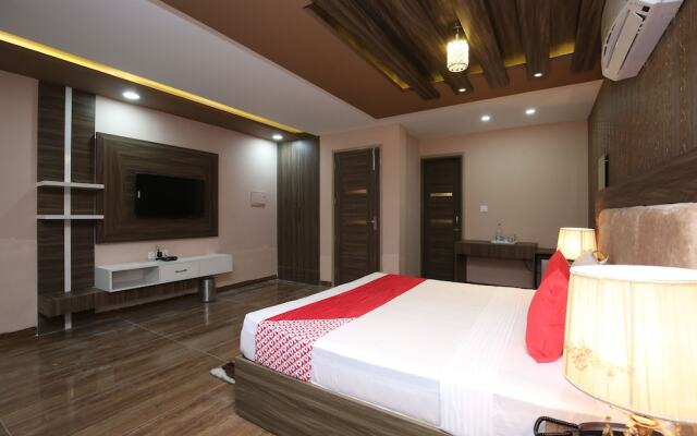 OYO 27743 Hotel Platina