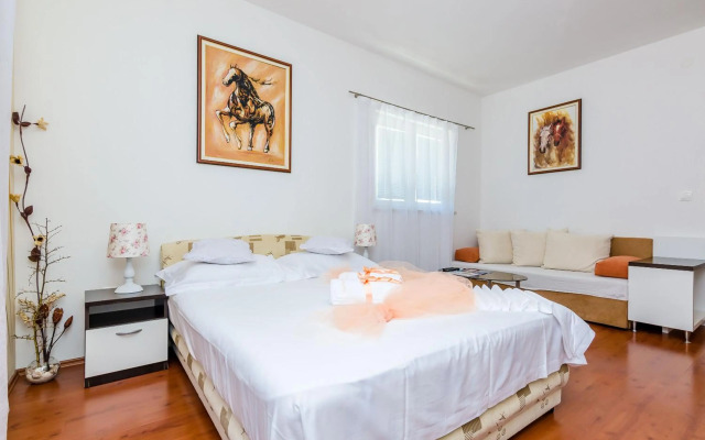 Apartments Aura