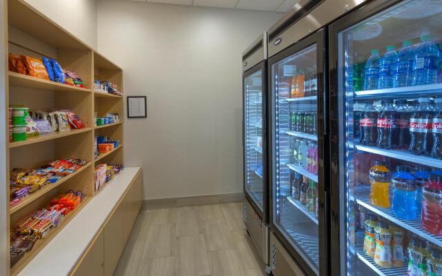 Holiday Inn Express & Suites Seattle South - Tukwila by IHG