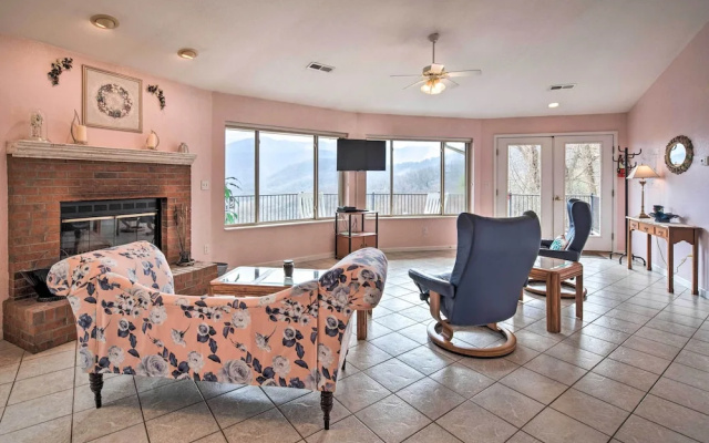 Charming Burnsville Apt w/ Mountain Views & Deck! - фото 2