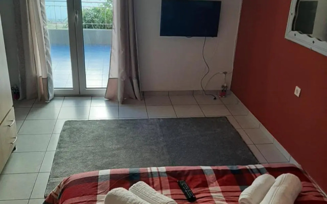 Crystal Cherry Apartment