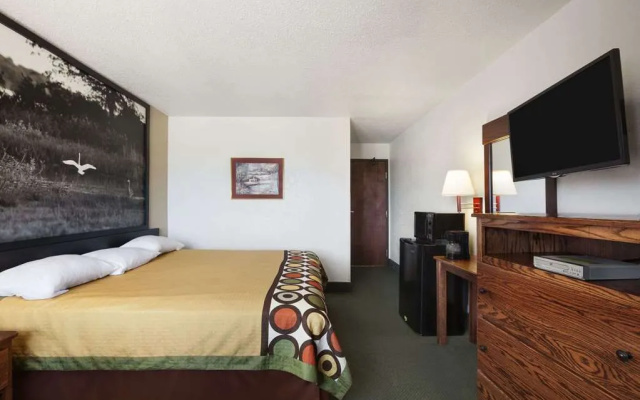 Super 8 Motel - Bowling Green