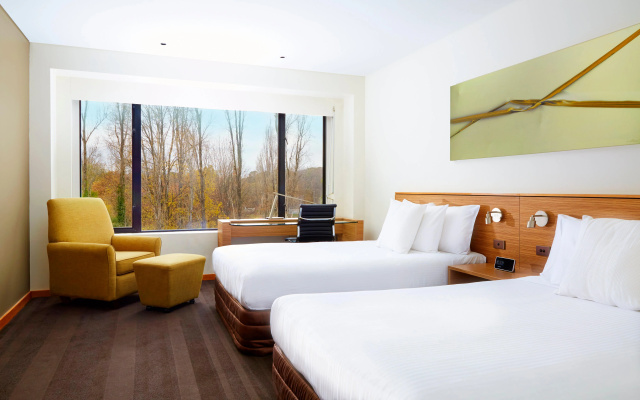 Crowne Plaza Canberra by IHG – Guest Rooms – Canberra