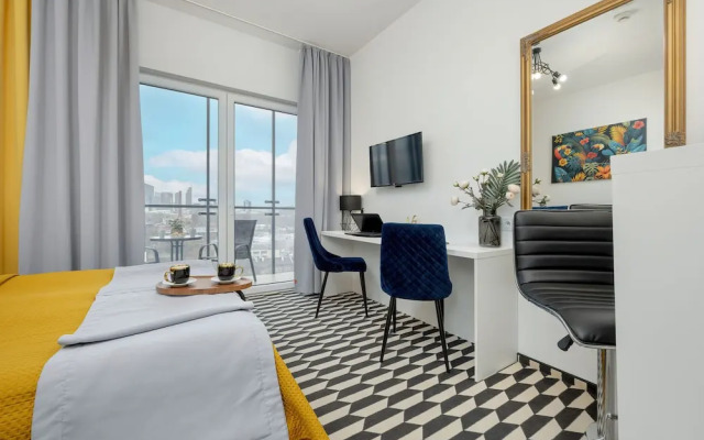 Bliska Wola Modern Studio by Renters