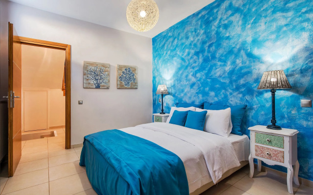 Modern 2-Bed House in the city centre Fira