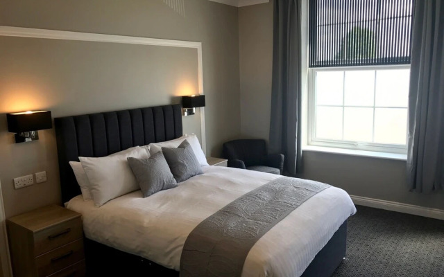 The Raven Hotel - Inn