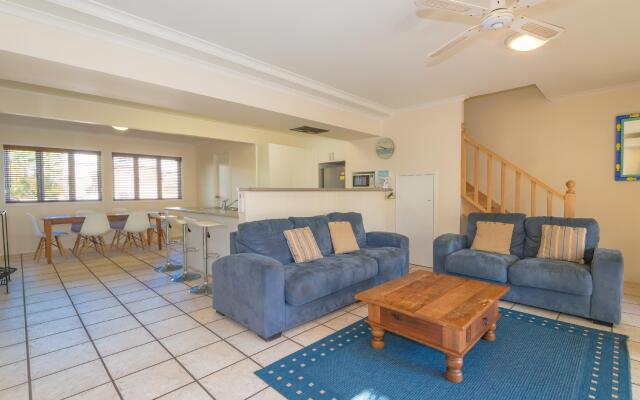 Noosa Outrigger Beach Resort