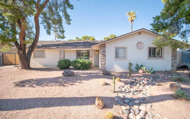 Scottsdale 4BD Modern Home w/ Sparkling Pool!