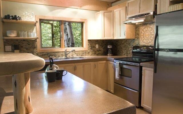 Golden Rockies Lodge