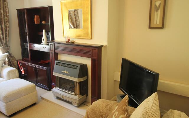 Garth Olwg 2 Bed Apartment by Cardiff Holiday Homes