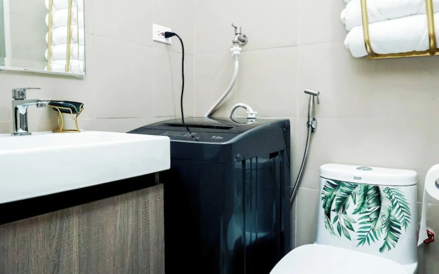 Sapphira Manor Luxurious Condo by the Bay